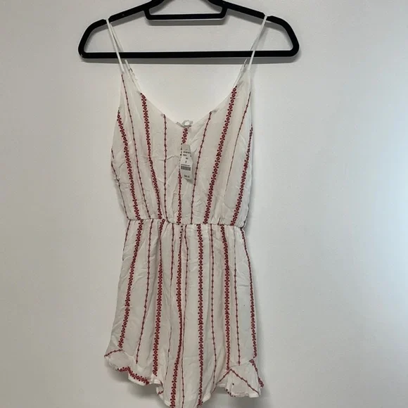 Red and white romper - Picture 1 of 6